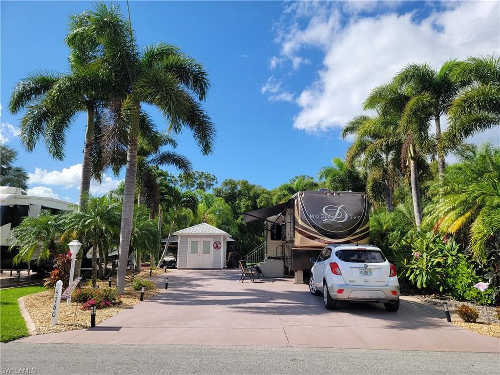 5760 Cypresswoods Resort DR FORT MYERS, FL 33905