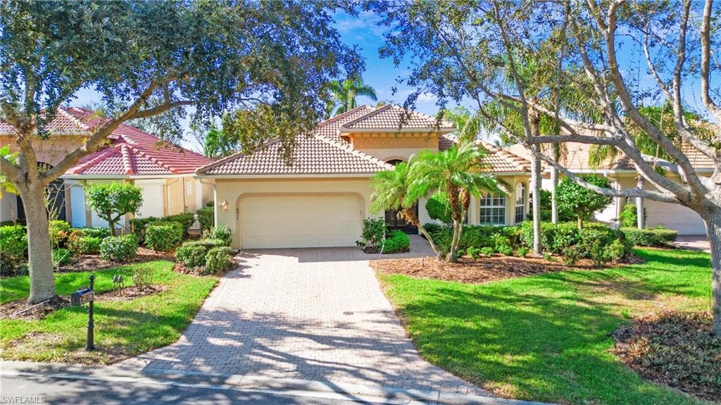 6813 Bent Grass DR NAPLES, FL 34113