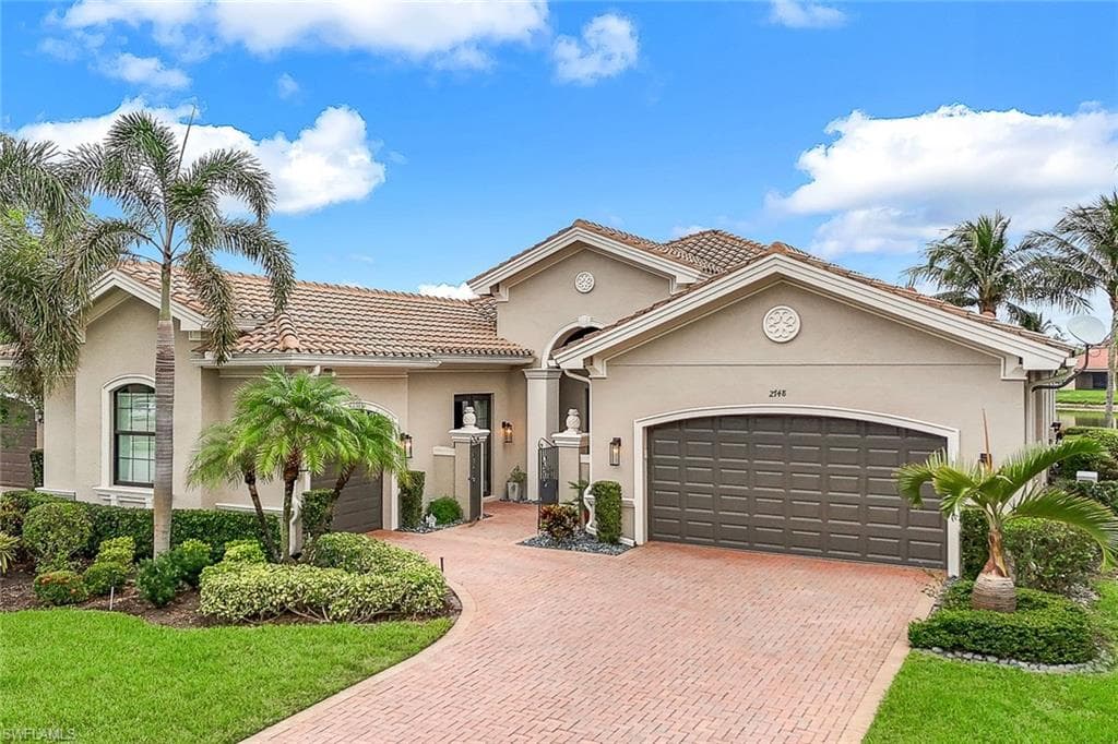2748 Crystal WAY NAPLES, FL 34119