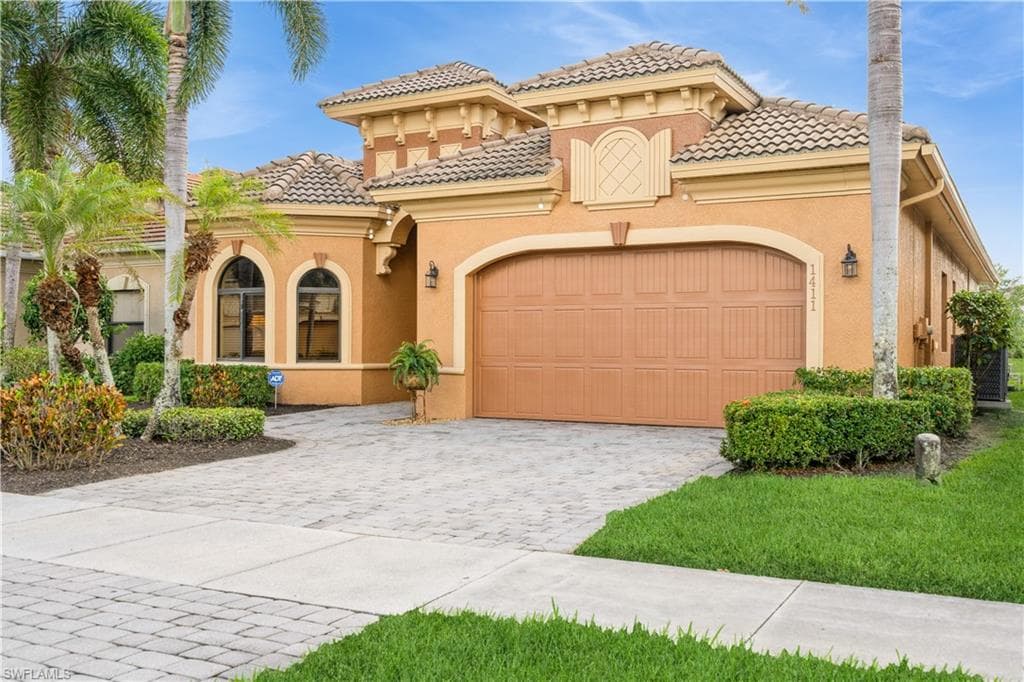 1411 Serrano CIR NAPLES, FL 34105