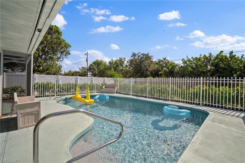 48 1st ST BONITA SPRINGS, FL 34134