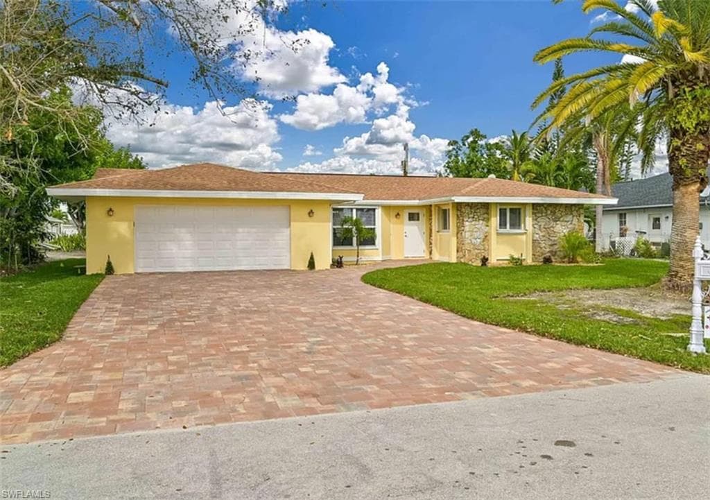 2011 SE 8th ST CAPE CORAL, FL 33990