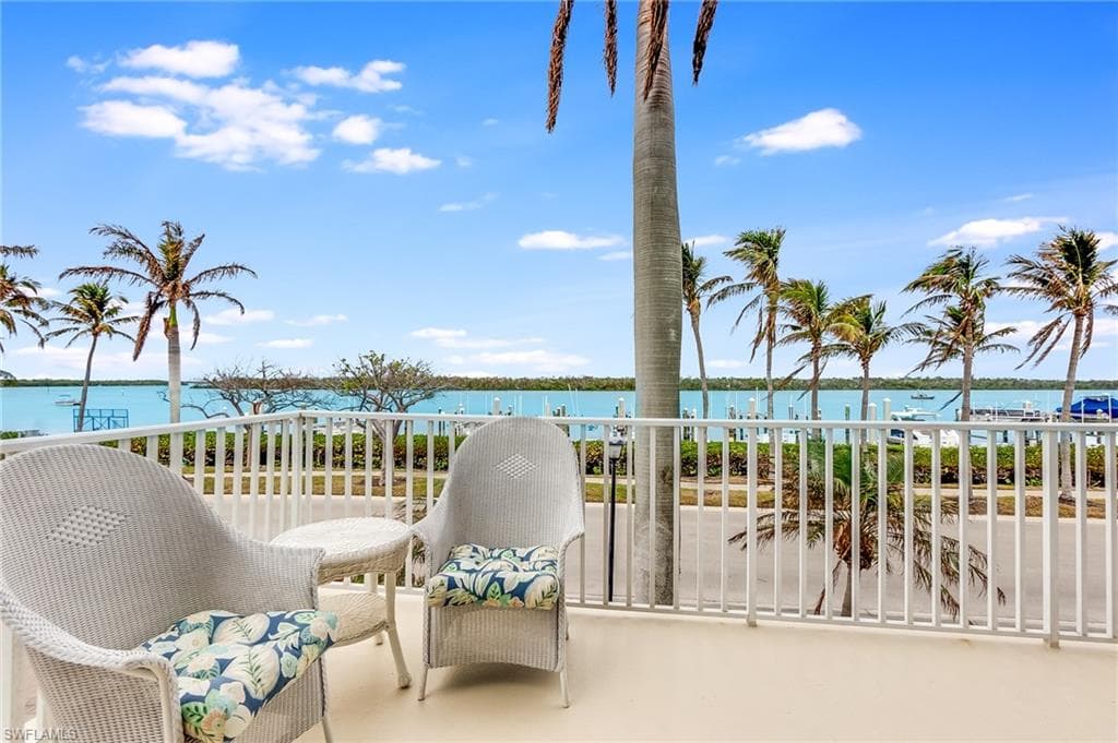 4198 Bay Beach LN 111 FORT MYERS BEACH, FL 33931