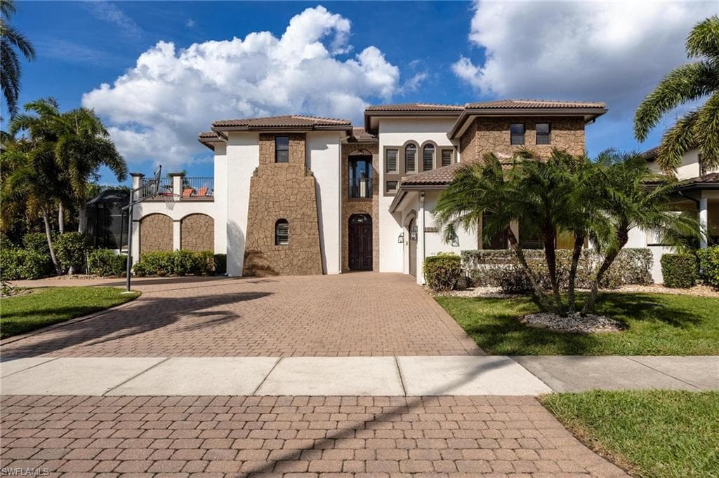 1295 Wales DR FORT MYERS, FL 33901