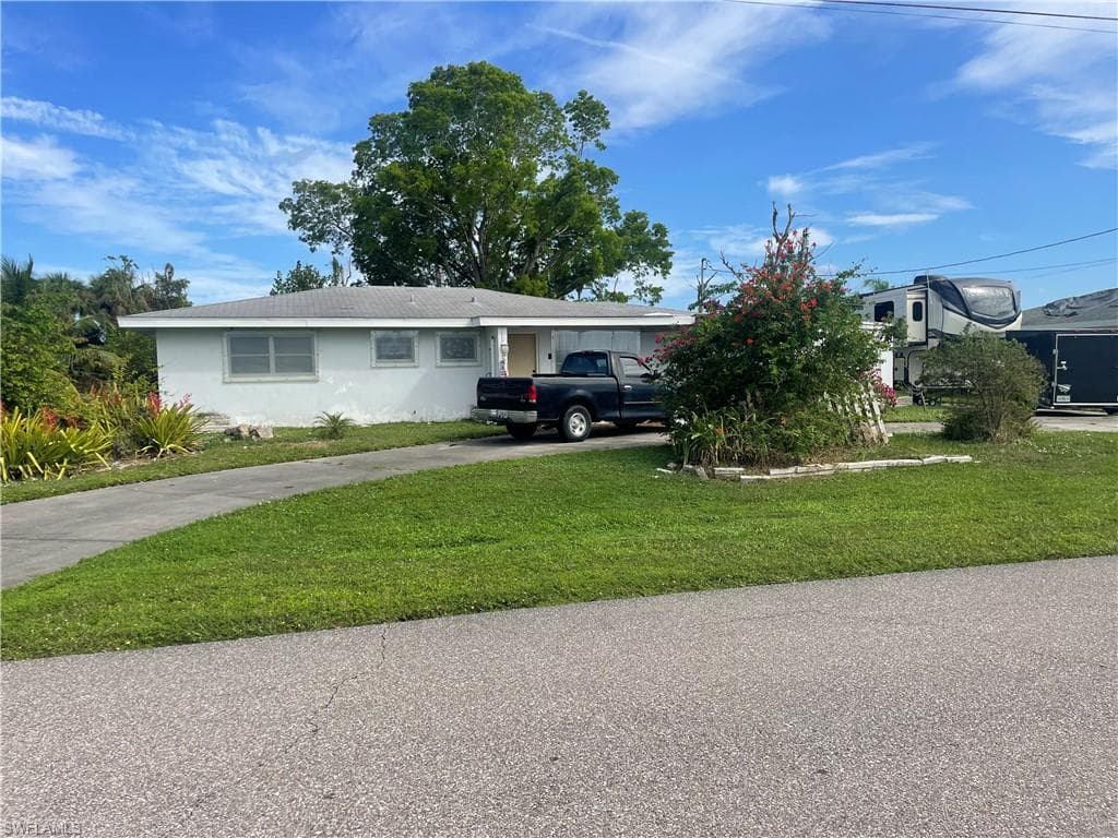 1320 Harbor View DR NORTH FORT MYERS, FL 33917