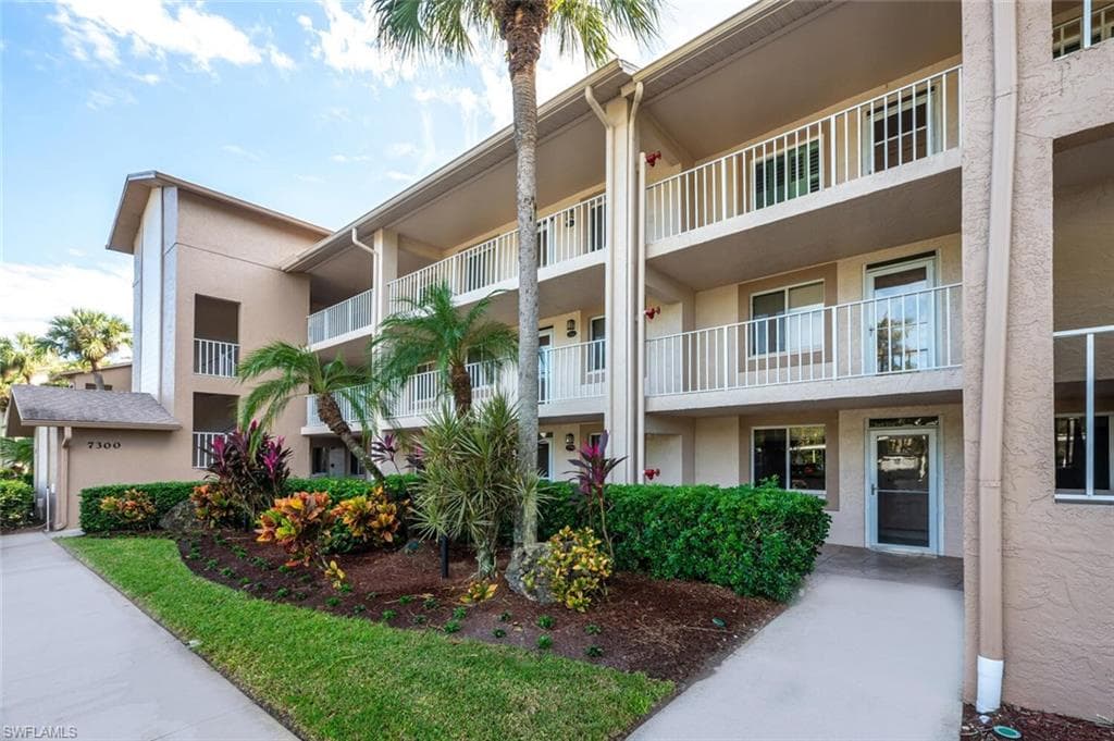 7300 Glenmoor LN 1206 NAPLES, FL 34104