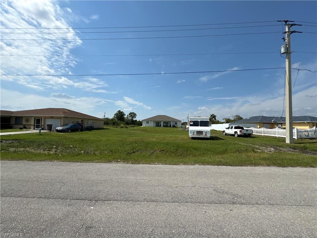 1560/1562 Gretchen AVE S LEHIGH ACRES, FL 33973