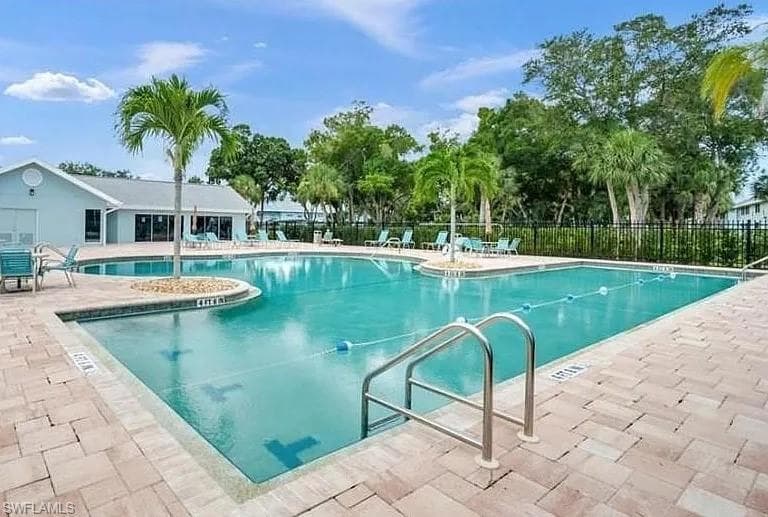 109 Wading Bird CIR V-102 NAPLES, FL 34110