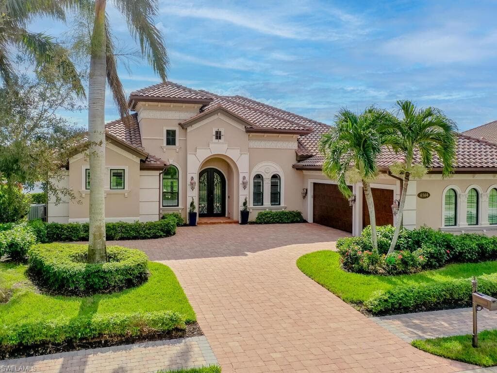 6564 Costa CIR NAPLES, FL 34113