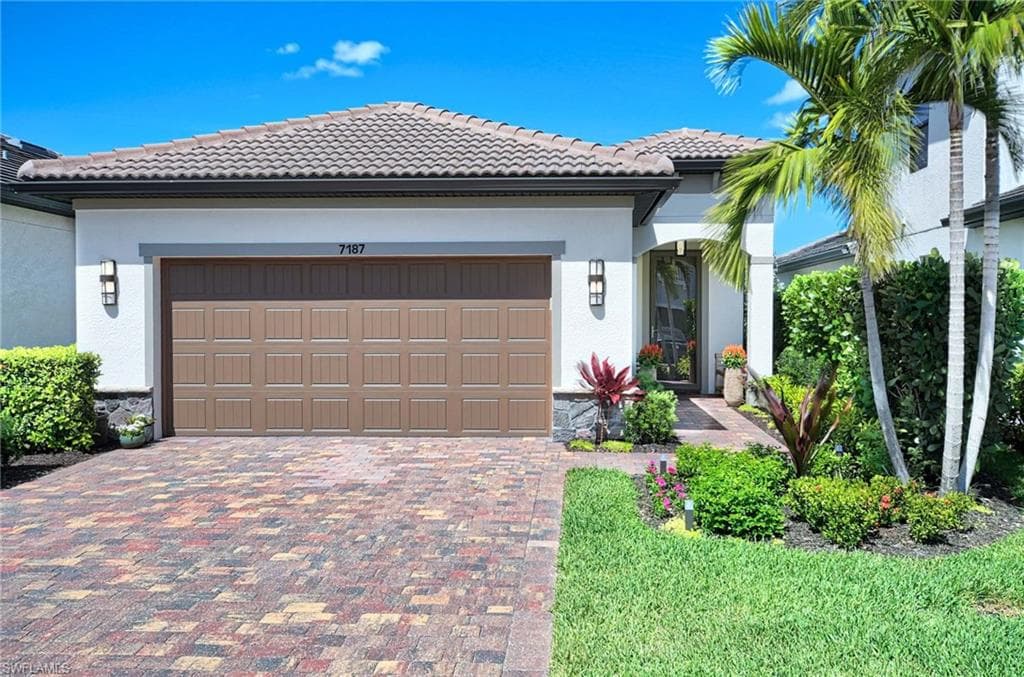 7187 Wilton DR NAPLES, FL 34109
