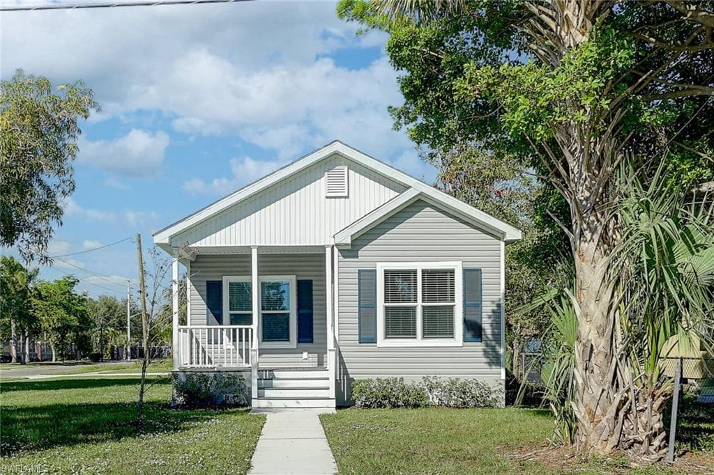 2073 Cranford AVE FORT MYERS, FL 33916