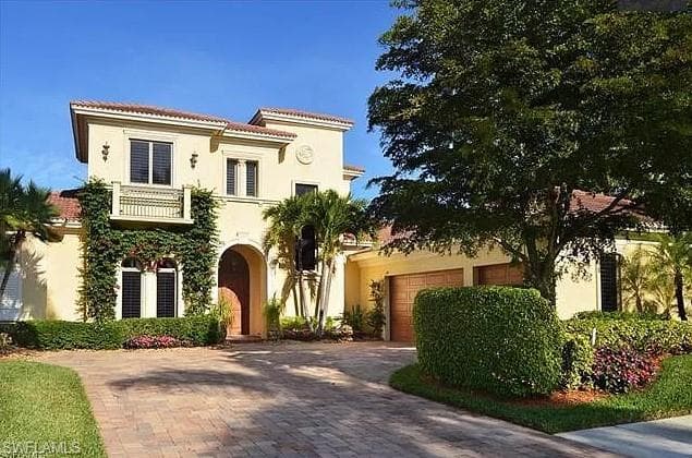 2913 Leonardo AVE NAPLES, FL 34119