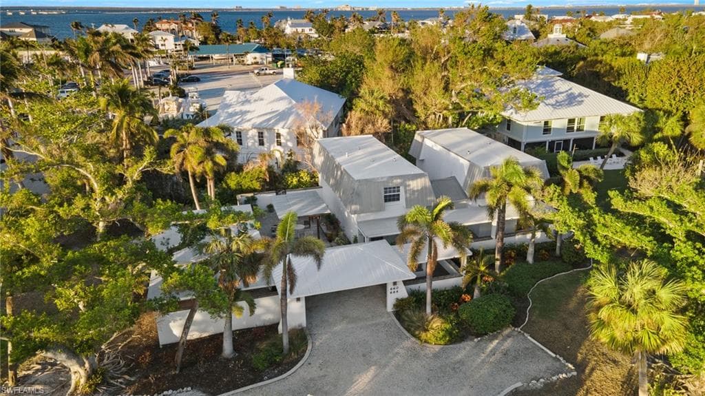 660/664 Periwinkle WAY SANIBEL, FL 33957