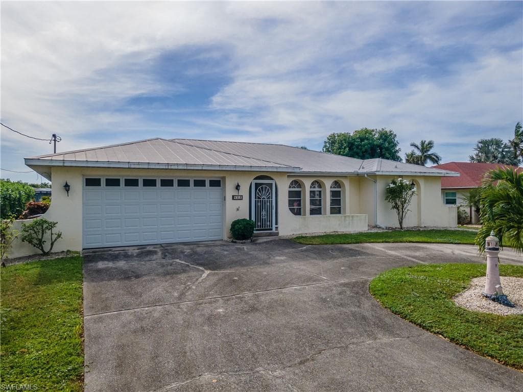 814 Victoria DR CAPE CORAL, FL 33904