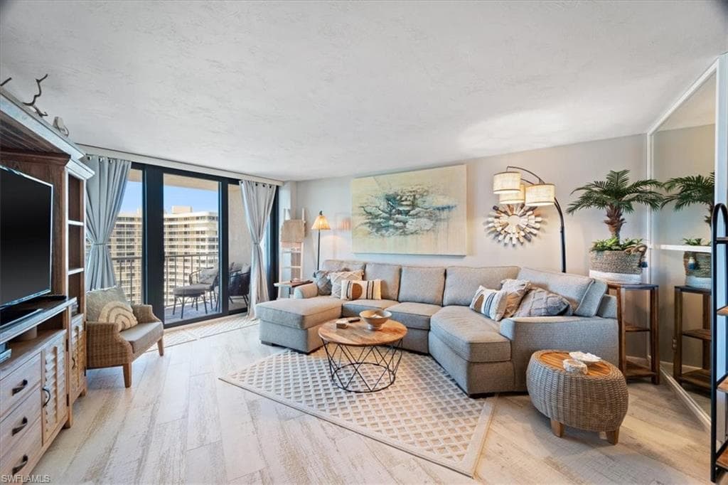 320 Seaview CT 1608 MARCO ISLAND, FL 34145