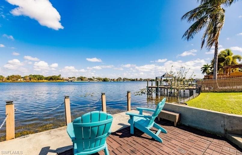 221 SE 6th ST CAPE CORAL, FL 33990