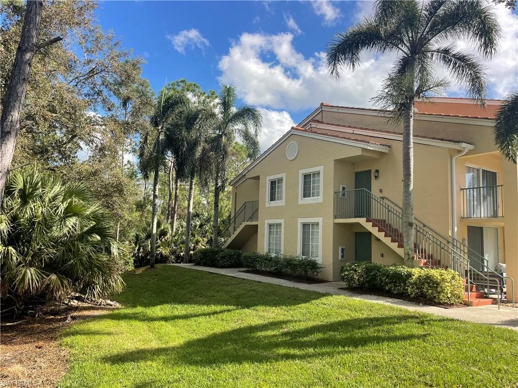 1260 Wildwood Lakes BLVD 201 NAPLES, FL 34104