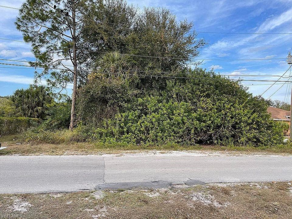 2716 5th ST W LEHIGH ACRES, FL 33971