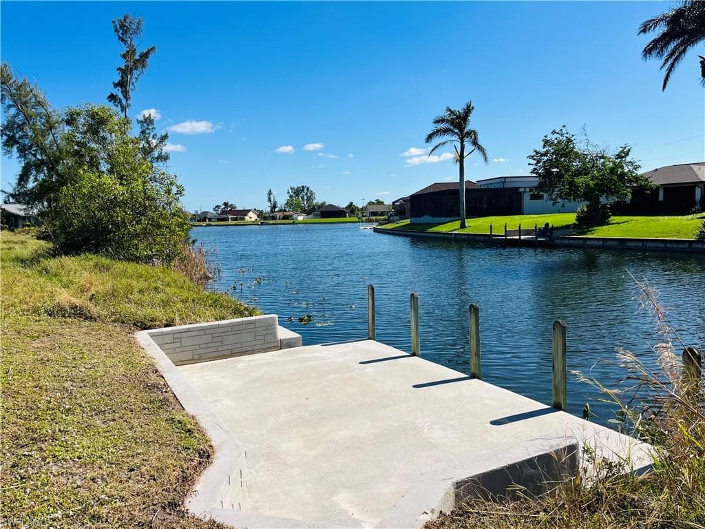 520 SW 28th ST CAPE CORAL, FL 33914