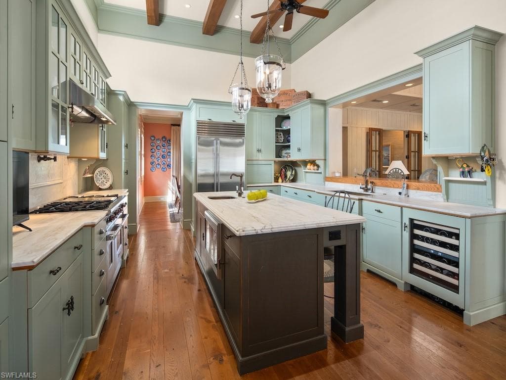 678 3rd ST N NAPLES, FL 34102