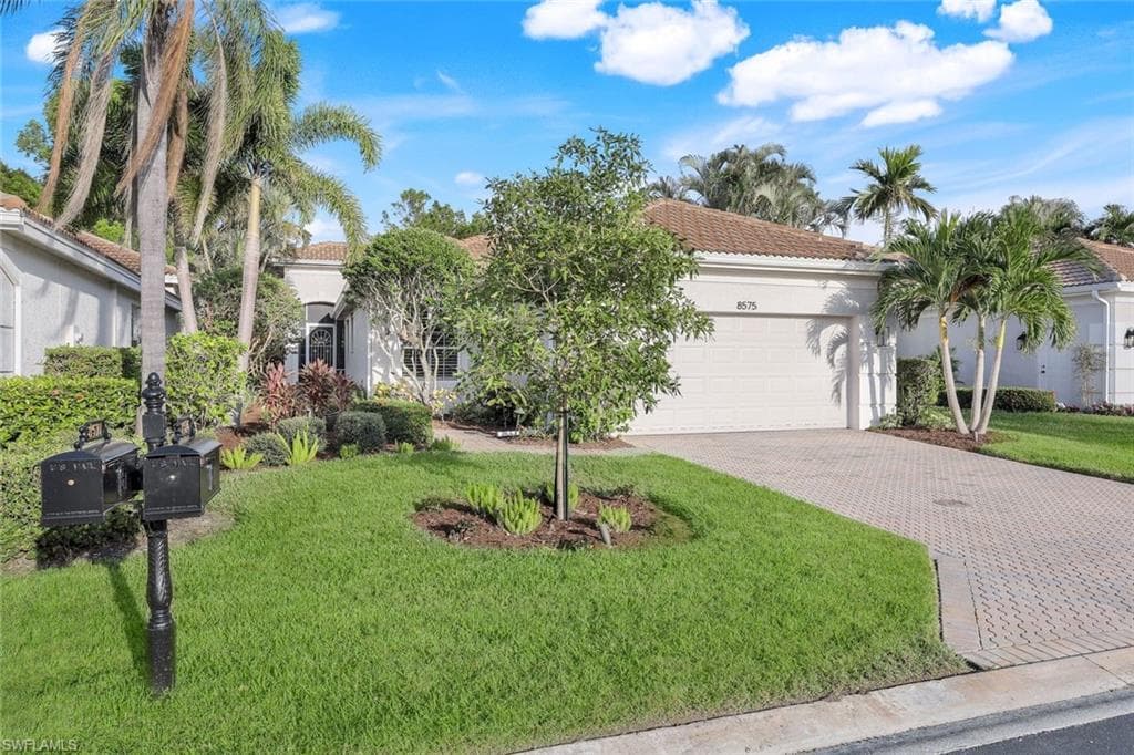 8575 Pepper Tree WAY NAPLES, FL 34114