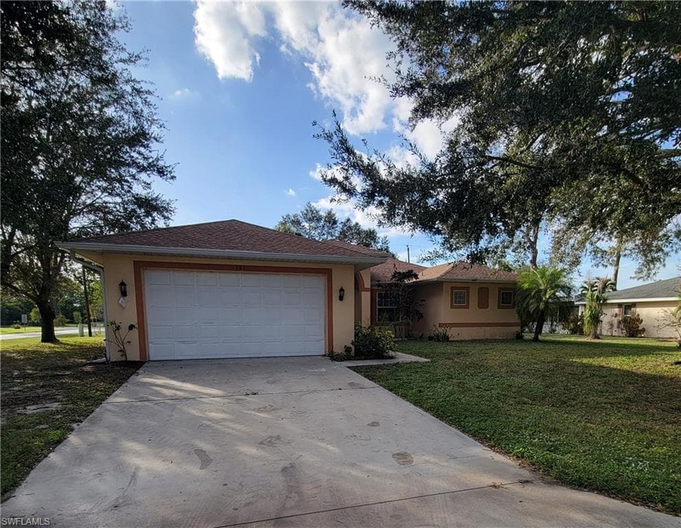 101 Sebring CIR LEHIGH ACRES, FL 33936