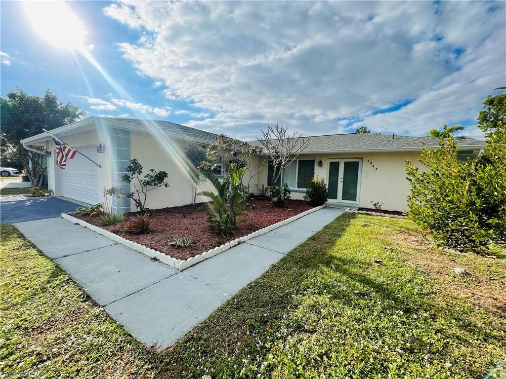 1342 Torreya CIR NORTH FORT MYERS, FL 33917