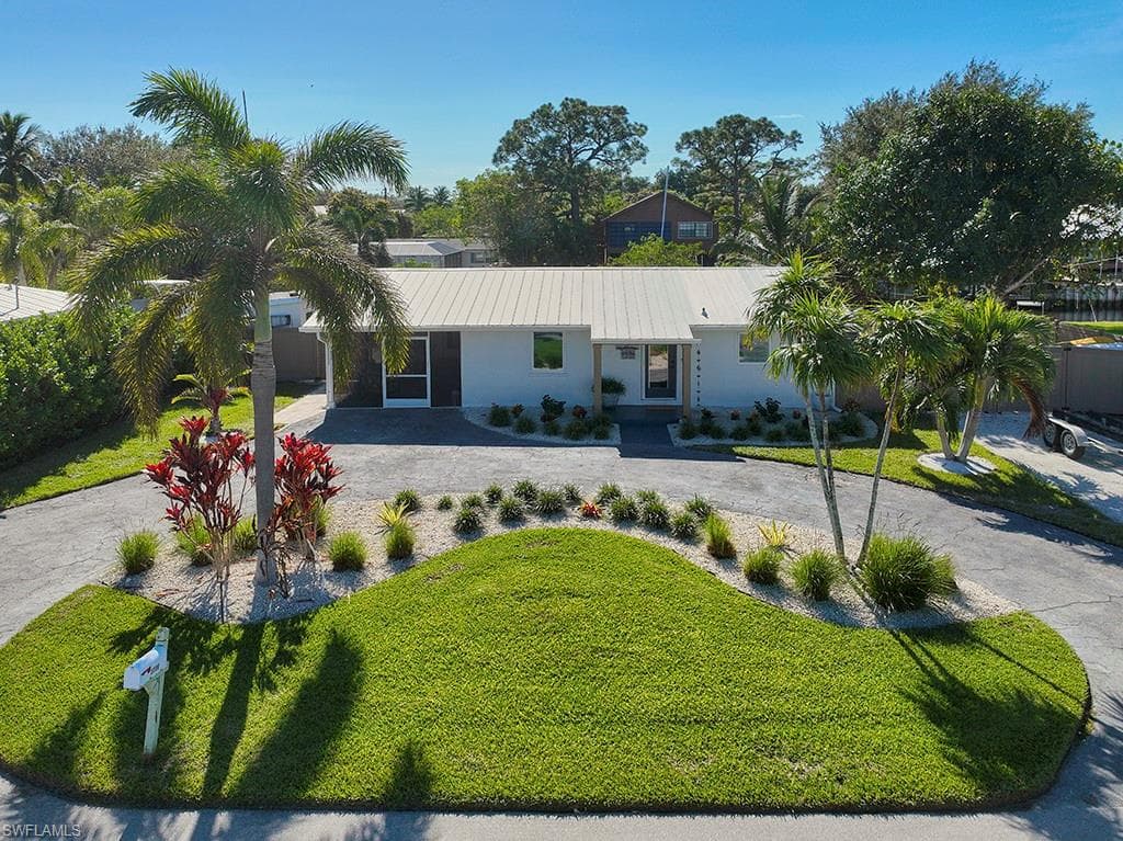 2736 Riverview DR NAPLES, FL 34112