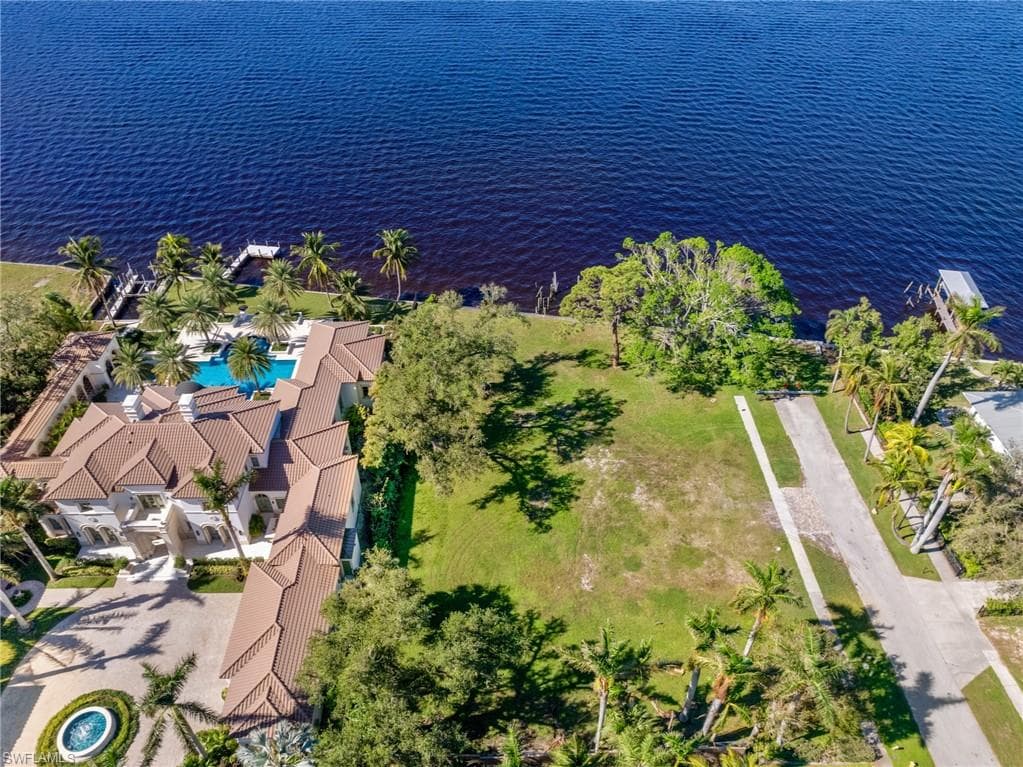 1212 Coconut DR FORT MYERS, FL 33901
