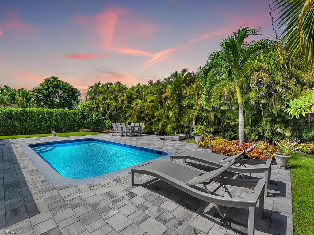 1271 12th ST N NAPLES, FL 34102