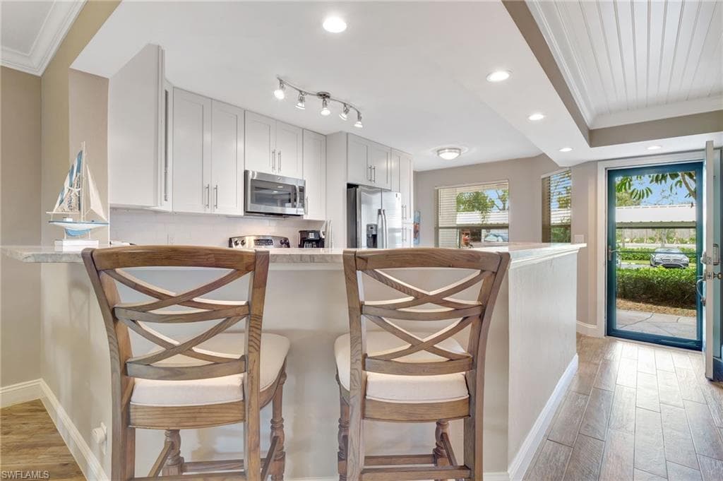 360 Horse Creek DR 102 NAPLES, FL 34110