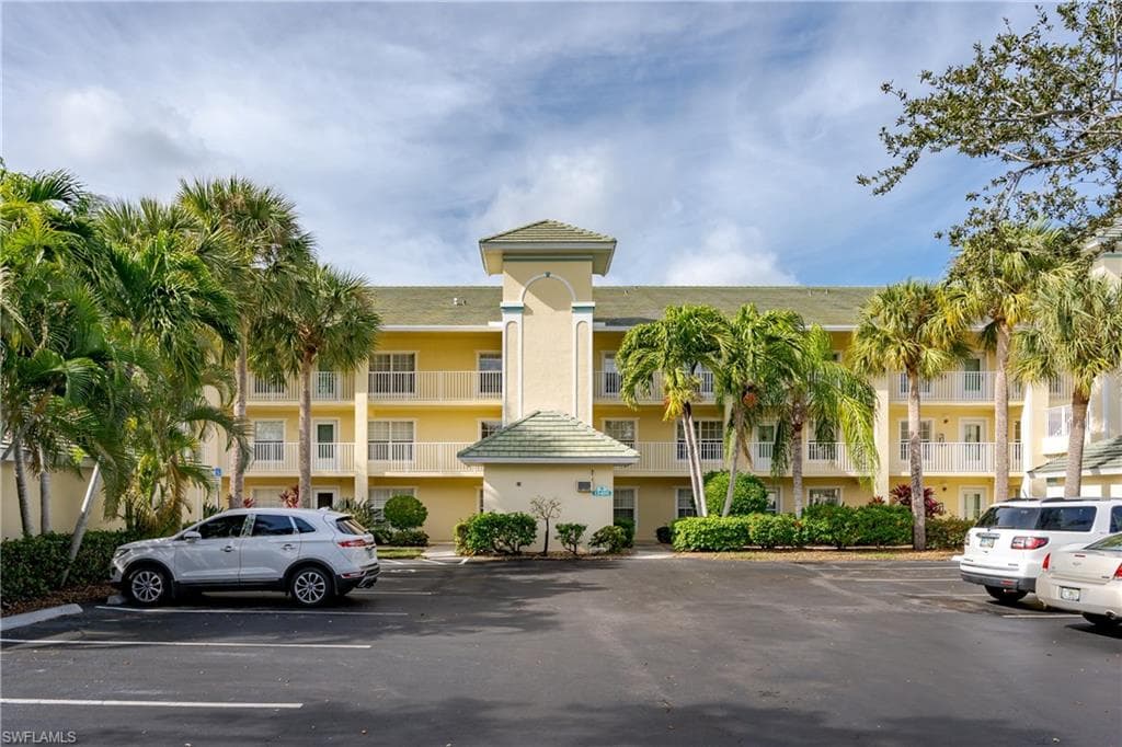 15495 Cedarwood LN 9-104 NAPLES, FL 34110