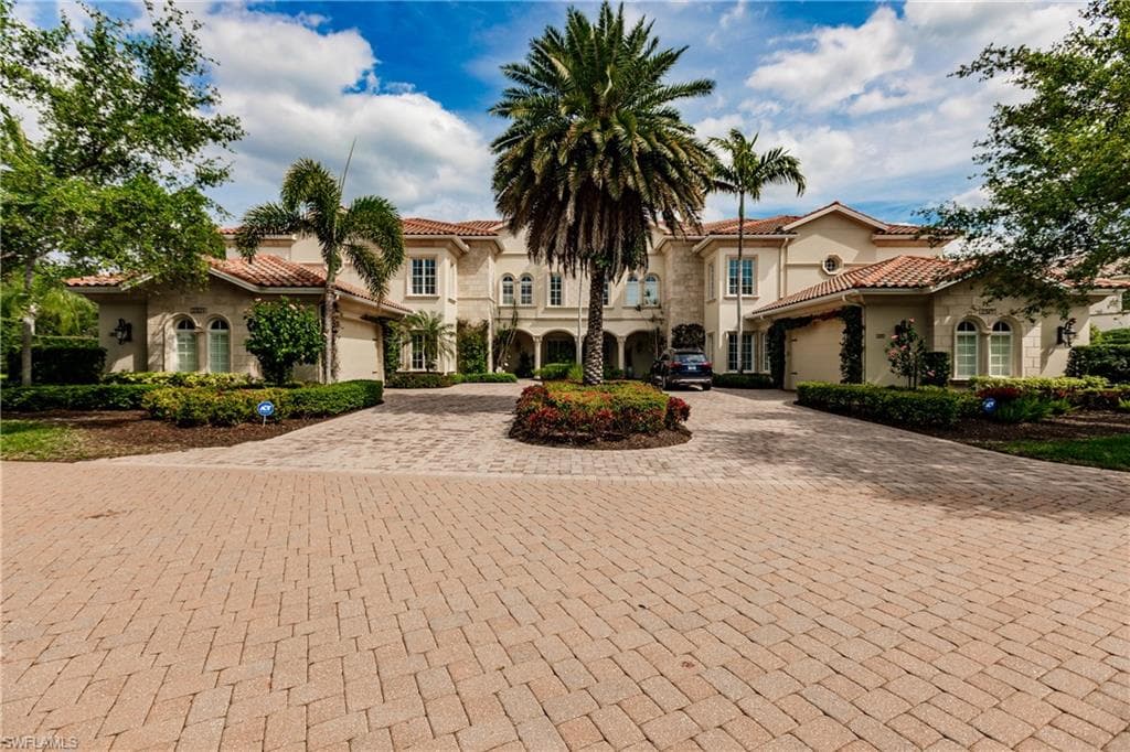 2321 Residence CIR 101 NAPLES, FL 34105