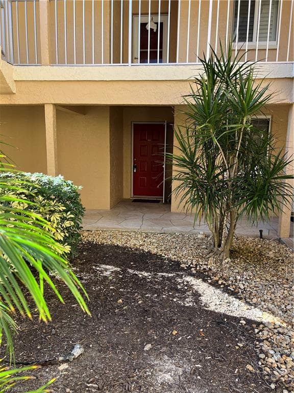 1025 Foxfire LN 101 NAPLES, FL 34104