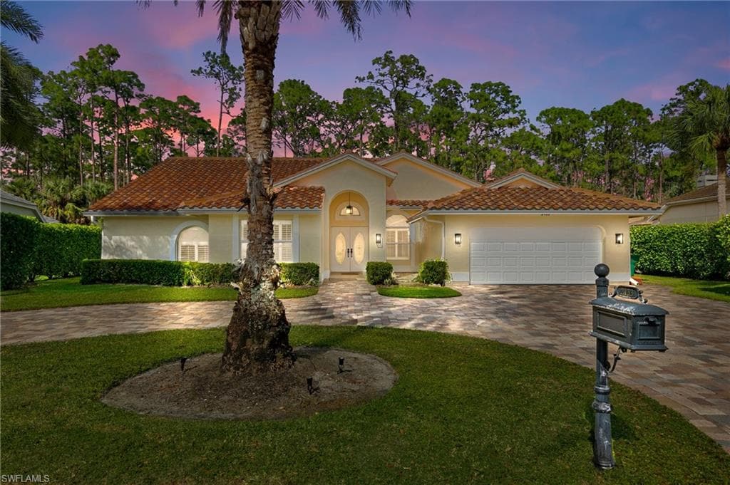 2133 Imperial CIR NAPLES, FL 34110