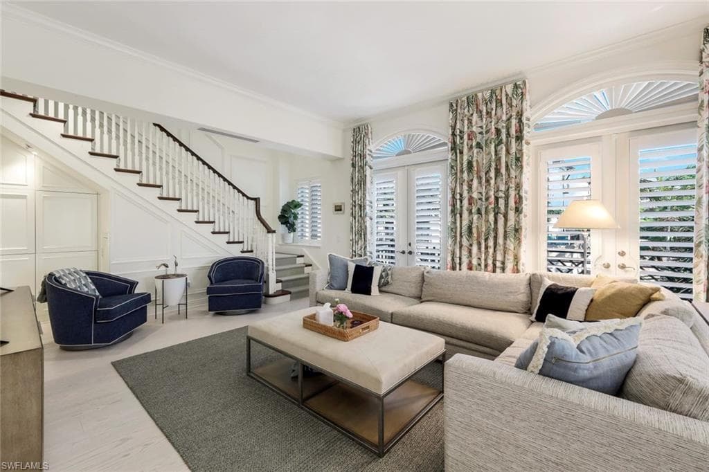 380 10th ST S 204 NAPLES, FL 34102