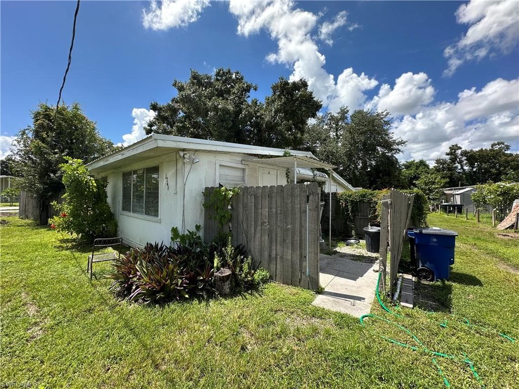 1746 Pacific AVE NORTH FORT MYERS, FL 33903