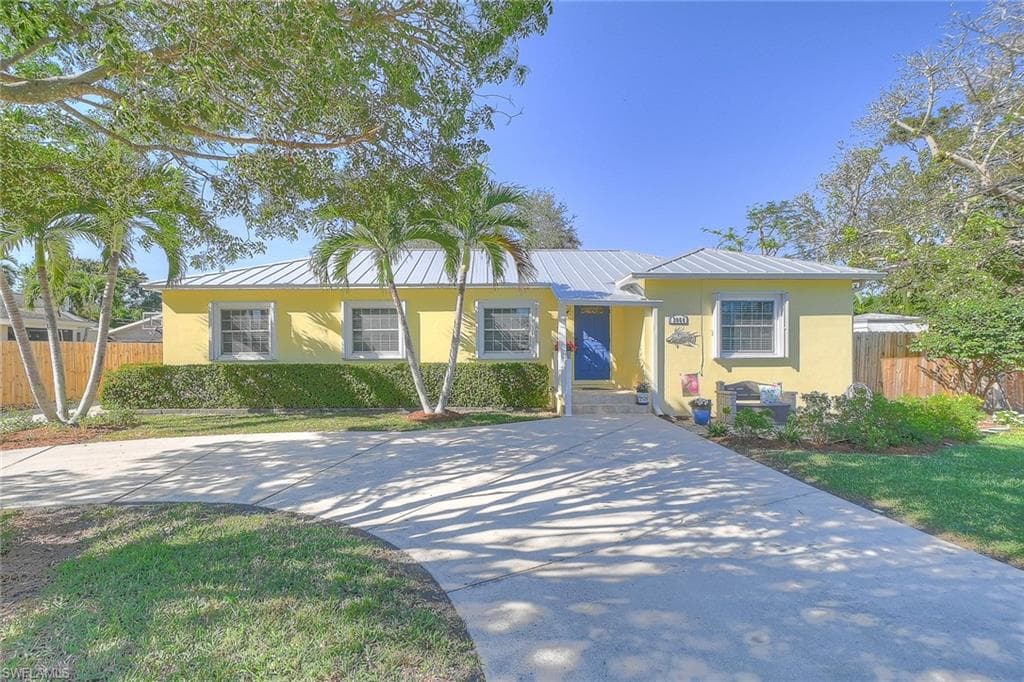 3064 Silvestre DR FORT MYERS, FL 33901