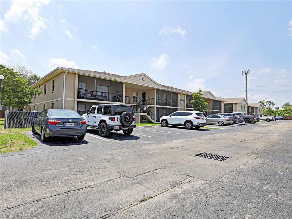 5307 Summerlin RD 702 FORT MYERS, FL 33919