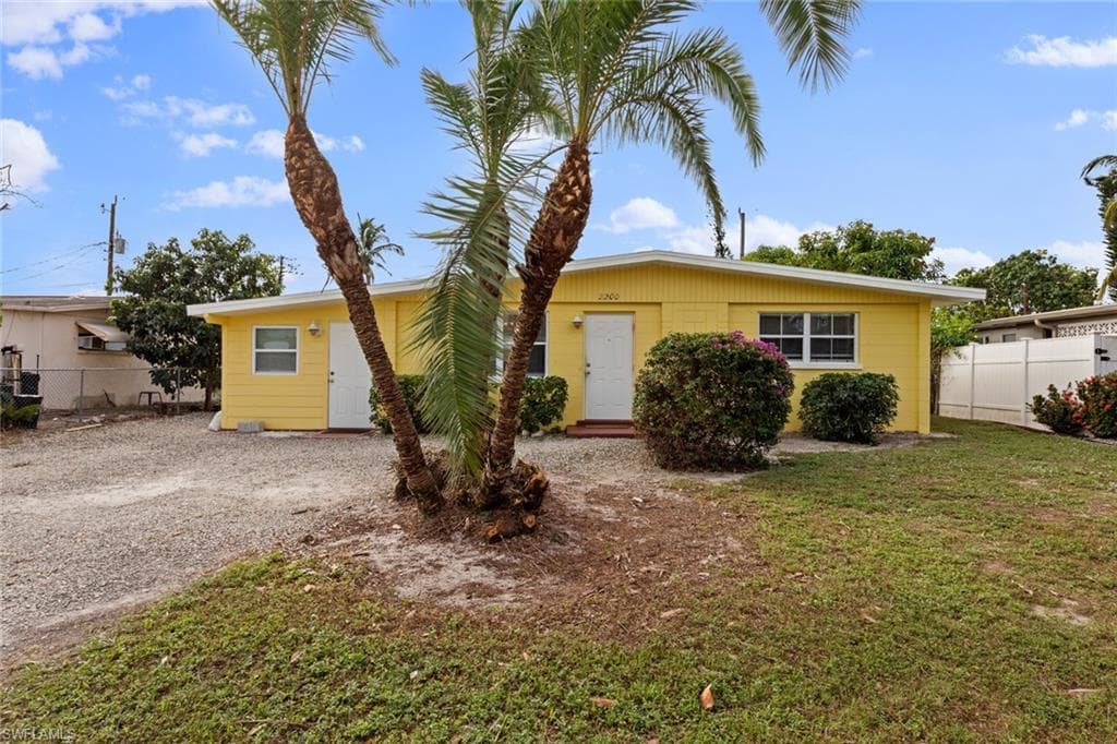2200 Coronet ST FORT MYERS, FL 33907