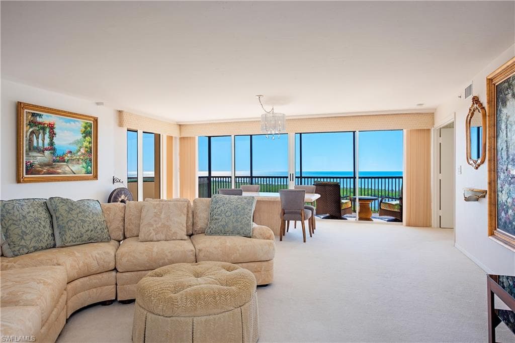 6825 Grenadier BLVD 1705 NAPLES, FL 34108
