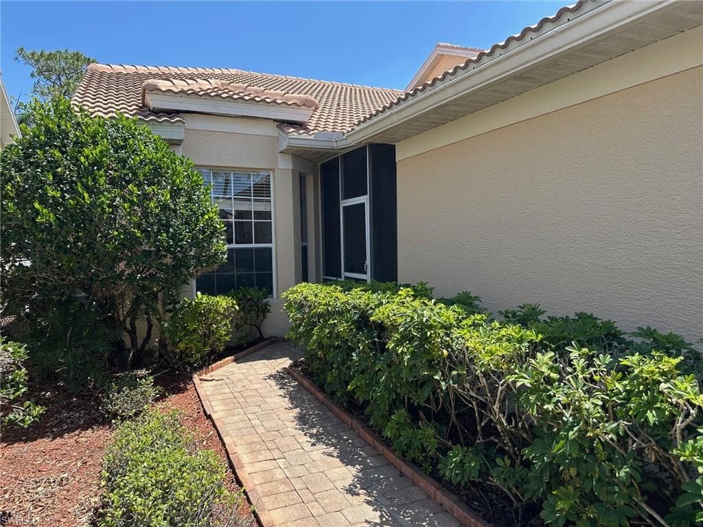2219 Carnaby CT LEHIGH ACRES, FL 33973