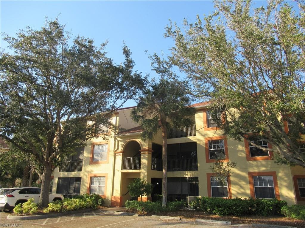 7905 Preserve CIR 136 NAPLES, FL 34119