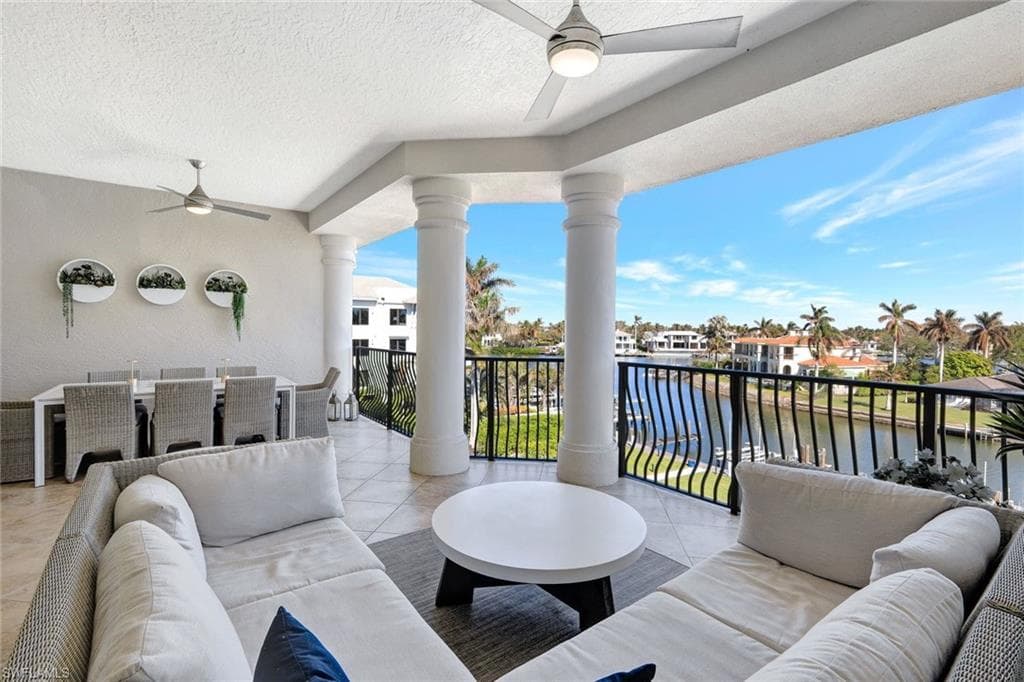 1810 Gulf Shore BLVD N 403 NAPLES, FL 34102