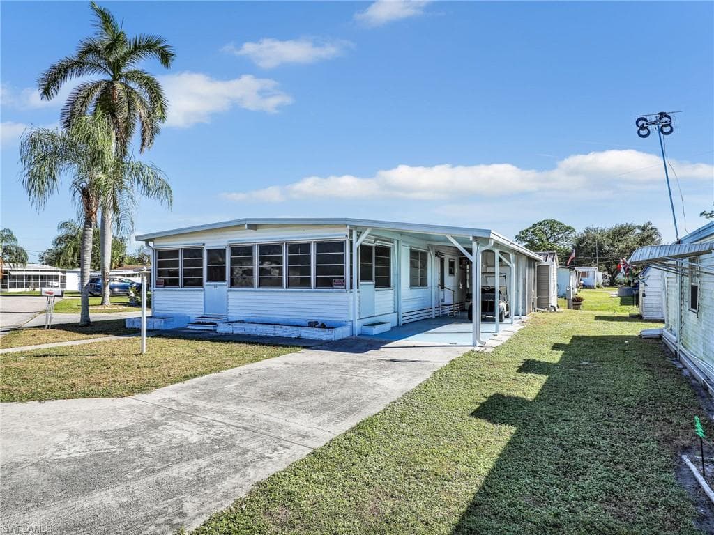 118 Flame LN NORTH FORT MYERS, FL 33917