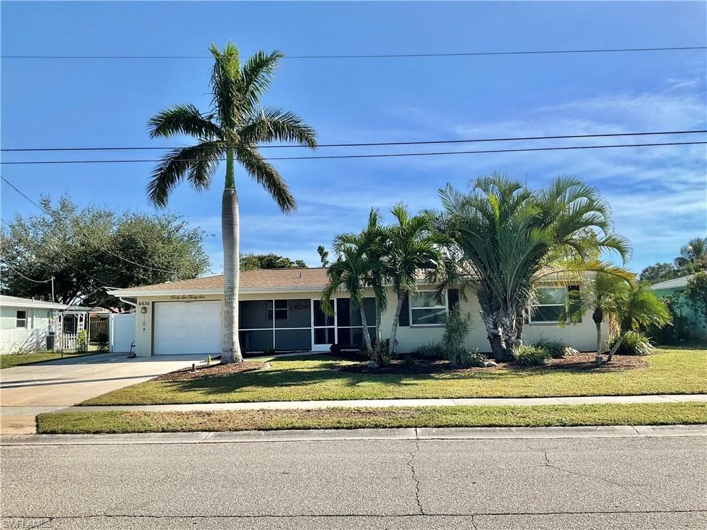4636 Forest Glen DR NORTH FORT MYERS, FL 33903