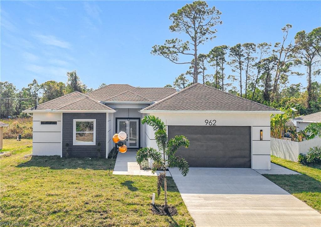 962 Iris ST E LEHIGH ACRES, FL 33974