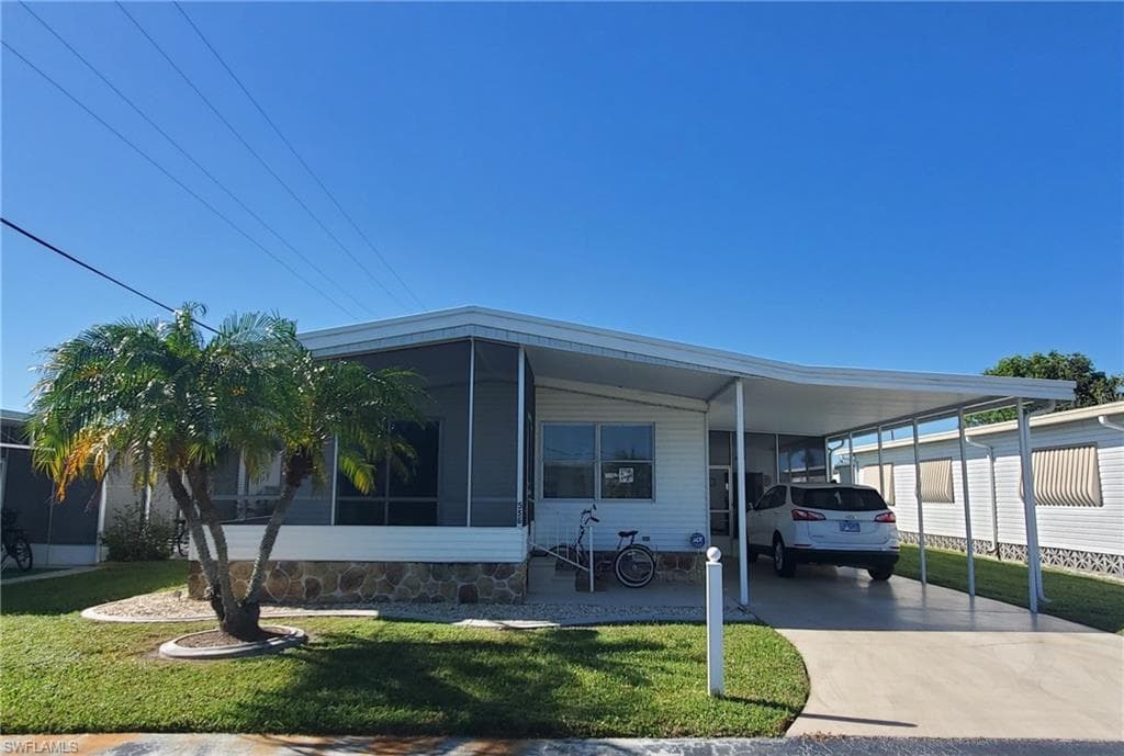 556 Freedom ST NORTH FORT MYERS, FL 33917