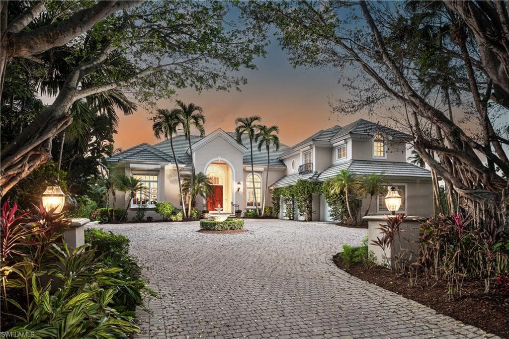 1570 GALLEON DR NAPLES, FL 34102