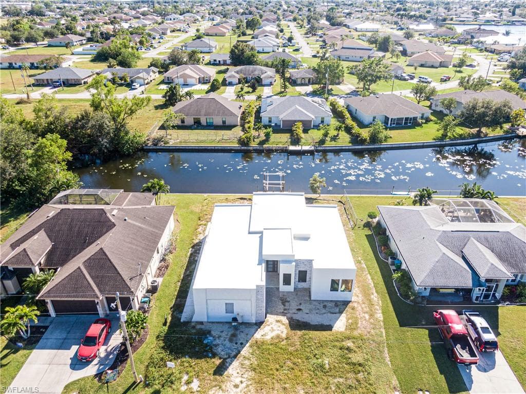 526 SE 4th ST CAPE CORAL, FL 33990